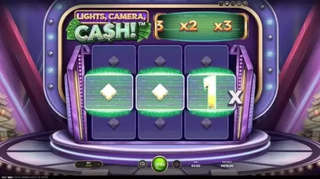 Lights, Camera, Cash! slot screenshot 2
