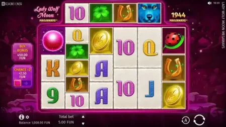 Lady Wolf Moon Megaways slot screenshot 1