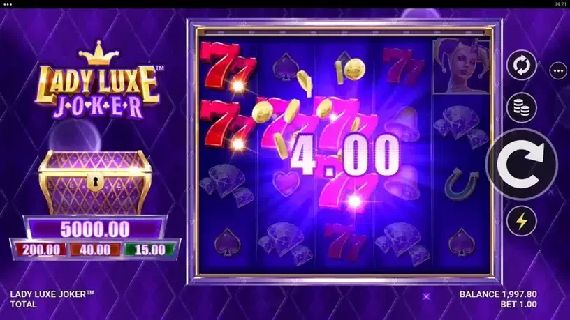 Lady Luxe Joker slot screenshot 2