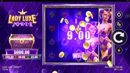 Lady Luxe Joker slot screenshot 3