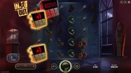 In And Out slot screenshot 2