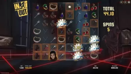 In And Out slot screenshot 5