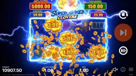 Supercharged Clovers: Hold and Win slot screenshot 2
