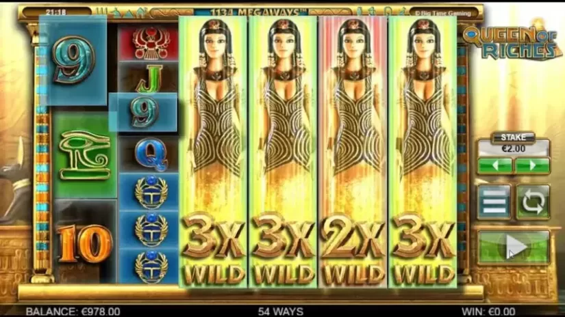 Queen of Riches slot screenshot 1